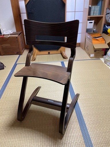 Leander 高さ調節可能椅子