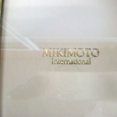 ミキモト インターナショナル フォトスタンド パール付き 幅14x厚み0.8x高さ18cm MIKIMOTO International 苫小牧西店の画像
