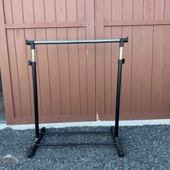 無料　
ハンガーラック2つ