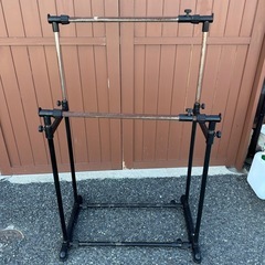 無料　
ハンガーラック2つの画像