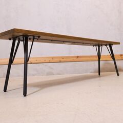 ACME Furniture(アクメファニチャー)のGRANDVIEW(グランドビュー) ダイニングベンチです。奥行が浅い為、壁沿いにして簡易シェルフとしても。オーク材とアイアンがインダストリアルに。