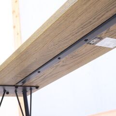 ACME Furniture(アクメファニチャー)のGRANDVIEW(グランドビュー) ダイニングベンチです。奥行が浅い為、壁沿いにして簡易シェルフとしても。オーク材とアイアンがインダストリアルに。