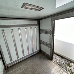 Y11. シマ鋼板 仕切り　横扉付【希少】 2トン冷蔵冷凍コンテナ 幅188ｃｍ長さ448ｃｍ高さ209ｃｍ 物置 倉庫 格安運送　江別市発の画像