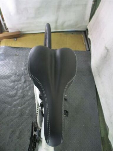 Ｄ771　★21000円★整備済み スポーツ中古自転車 air-on【クロスバイク 　白　700C　43ｃｍ 】