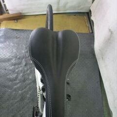 Ｄ771　★21000円★整備済み スポーツ中古自転車 air-on【クロスバイク 　白　700C　43ｃｍ 】の画像