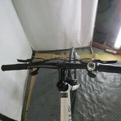 Ｄ771　★21000円★整備済み スポーツ中古自転車 air-on【クロスバイク 　白　700C　43ｃｍ 】の画像