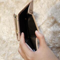 三つ折り財布の画像