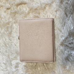 三つ折り財布の画像