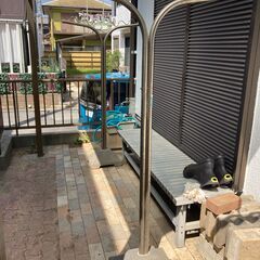 物干し台（コンクリート土台とステンレス製の支柱、竿も）
