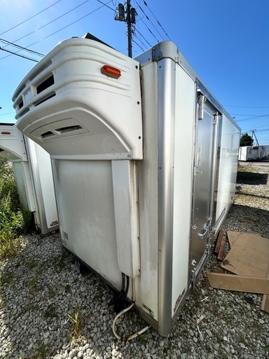 Y12. シマ鋼板 仕切り 横扉付【格安】 2トン冷蔵冷凍コンテナ 幅