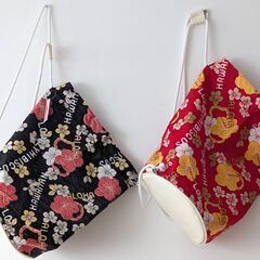 ☆リュックサック　ハイビスカス柄　黒　未使用品 の画像