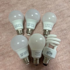 人感センサー付き電球　　，リモコン付き照明器具
の画像