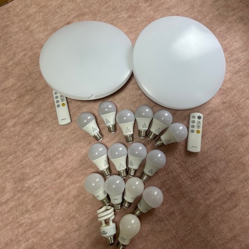 人感センサー付き電球　　，リモコン付き照明器具\n
