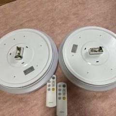 人感センサー付き電球　　，リモコン付き照明器具
の画像