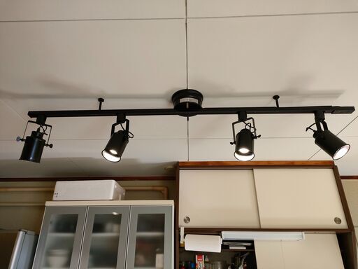 スポットライトレール　スポットライト4個付☆1.5ｍ　通電確認済み☆