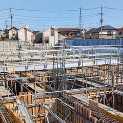 🔥簡単応募🔥月収40万円以上可💰未経験大歓迎🔰型枠大工💪無理な人付き合い一切なし👌年齢関係なく誰でも歓迎😎の画像