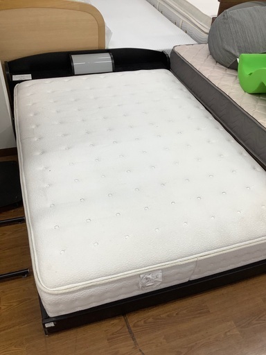 ダブルベッド　ロータイプ　Nスリープマットレス付　11,000円
