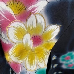 黒地 花柄 浴衣 金色刺繍の画像