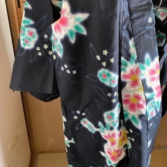 黒地 花柄 浴衣 金色刺繍の画像