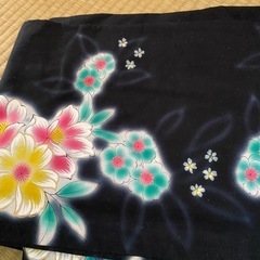 黒地 花柄 浴衣 金色刺繍の画像