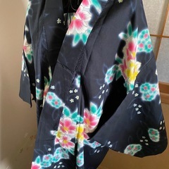 黒地 花柄 浴衣 金色刺繍の画像