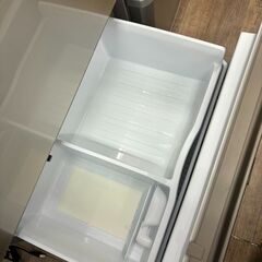 【レガストック江東店】パナソニック 冷蔵庫 幅59cm 335L サテンゴールド NR-C344GC-N 3ドア 右開き 野菜室が真ん中 フルフラットガラスドア 2024年製の画像