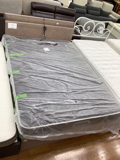 ダブルベッド　Simmons 引き出し付　マットレス付　66,000円