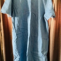 早い者勝ち！大量まとめ割？！お洒落♡色落ち淡色デニムVネックワンピース L(フリーサイズ)の画像