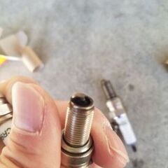 バイク用のプラグ4本の画像