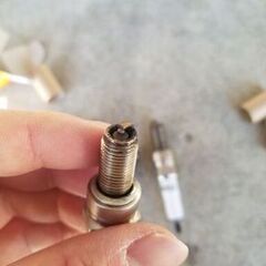 バイク用のプラグ4本の画像