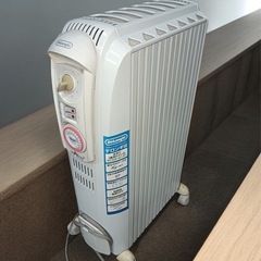 ［八4768］デロンギ　オイルヒーター　D071249EF