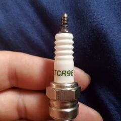 バイク用のプラグ4本の画像