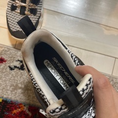 Skechers air cooled memory foam の画像