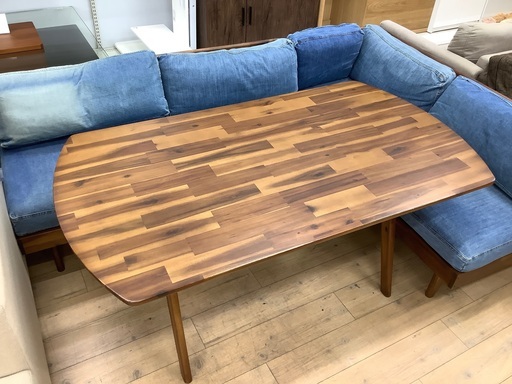 UNICOのダイニングセット