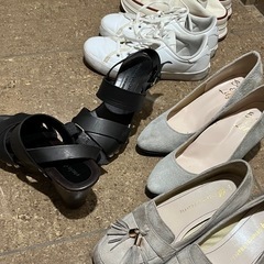 靴　サンダル　スニーカー　ヒール
