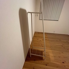 【ニトリ】ハンガー付きスタンドミラー の画像