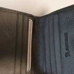 二つ折り牛革財布　有名ブランド　風水吉相黒色　新品の画像