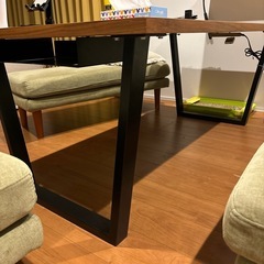 ダイニングテーブルの画像