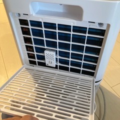 Nayuoo 除湿機 衣類乾燥除湿機 除湿量12L/日 除湿器 コンプレッサー式 (木造15畳/洋室30帖) 湿度センサー キャスター付 大容量 湿度調整 タイマー付 自動除霜機能 連続排水 強力除湿 タンク容量2L 排水ホース付き 湿気対策/梅雨対策/結露/カビ防止 部屋干し リビング オフィス/台所/自宅/面台/脱衣所/キッチン ハンドル付きの画像