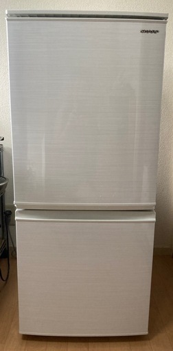 シャープ製ノンフロン冷蔵庫（２窓137リットル　SJ-GD14F-W）