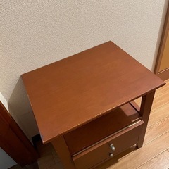 【無料
⠀】ベッドサイドテーブル
