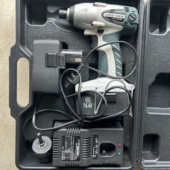 インパクトドライバー　
充電式　バッテリー2個14.4V LED...