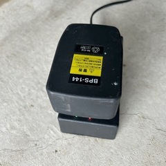 インパクトドライバー　
充電式　バッテリー2個14.4V LEDライト付き の画像