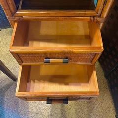【武蔵小山店】 KAZAMA カザマ　ラタンシェルフ ラタンチェスト ラタンキャビネット ラタン 藤 籐家具 ランドリー キャビネット ガラス　昭和　レトロ　昭和レトロ　古民家　古道具の画像