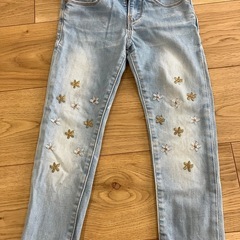 3/20処分ZARA 花柄刺繍ジーパン　110cm