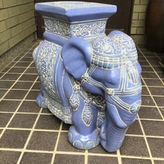 30年前に福岡のインテリアセレクトショップで購入した象の花台の画像