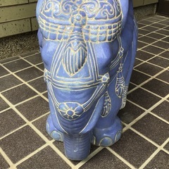 30年前に福岡のインテリアセレクトショップで購入した象の花台の画像