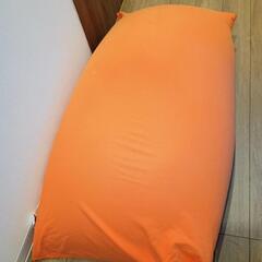 yogiboのクッションx2差し上げますの画像