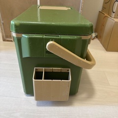 釣り　クーラーボックスの画像