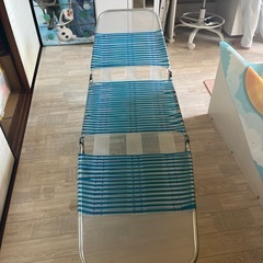 折りたたみベッド　コンパクト イス